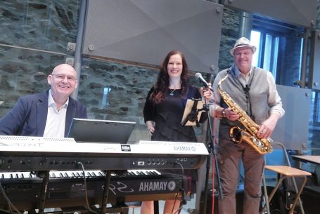 Sylvia-dellwig-witten-sängerin-hochzeitssängeri- vokalistin-jazz-verjazzt-jazzpana-trauersängerin-jazzduo-livemusik